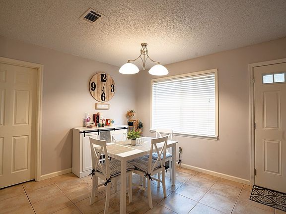 4th image of 4041 Stratford Cir