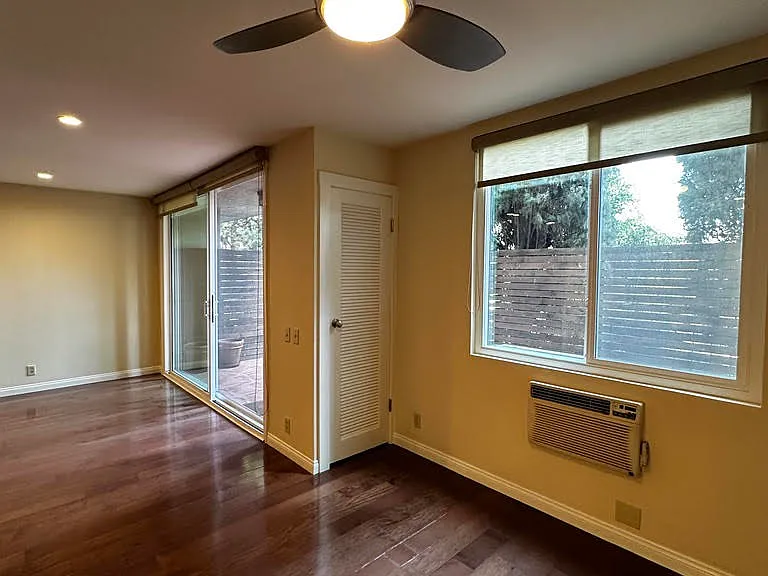 11951 Mayfield Ave — Photo 5