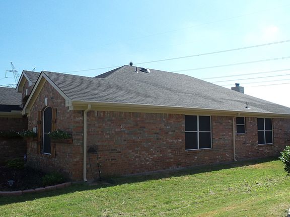 3rd image of 2743 Sweetbriar Ln