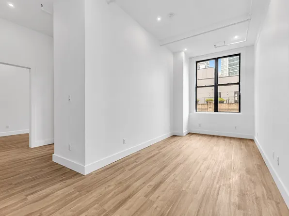 81 Willoughby Street image 1 of 10