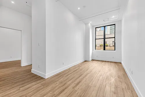 81 Willoughby St Photo 1