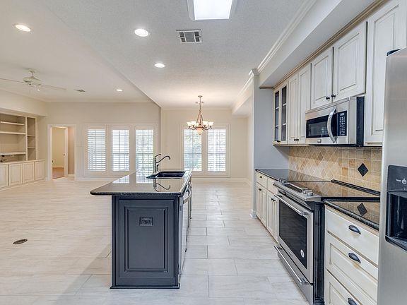 5th image of 121 Dove Dr