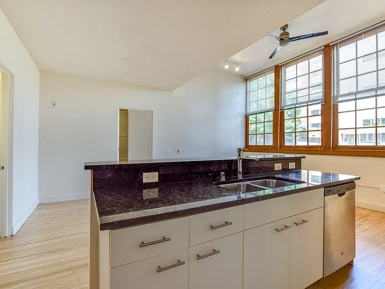 Longfellow Lofts — Photo 19