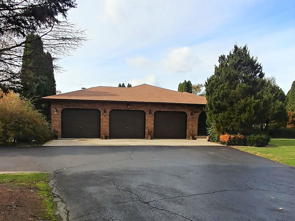 3 Car Garage Entrance