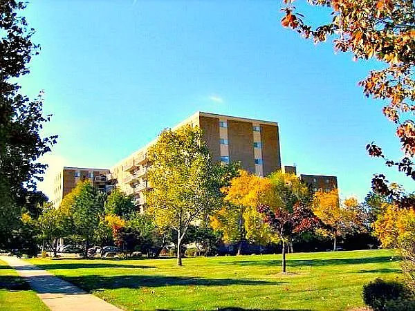 Regency Apartments — Photo 37