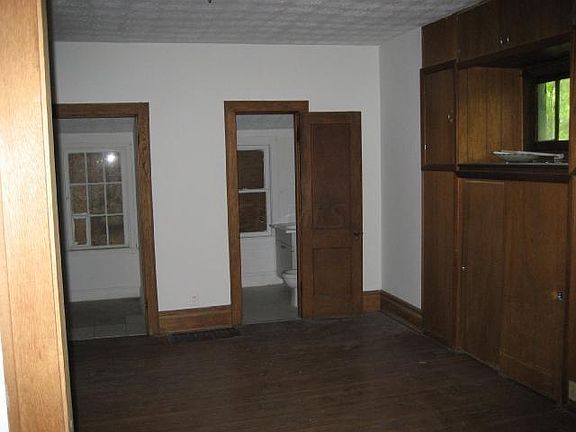 5th image of 2388 Cleveland Ave
