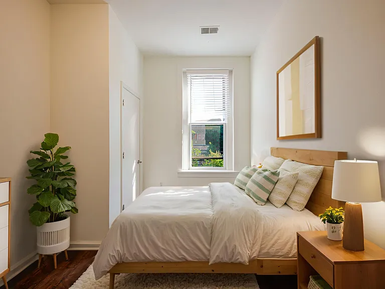 650 D St SE #2 — Photo 17