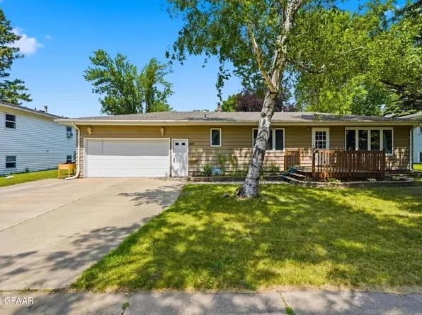 810 20th St NW, East Grand Forks, MN 56721