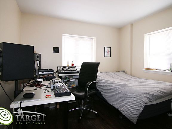 3rd image of 150 Jefferson St #1