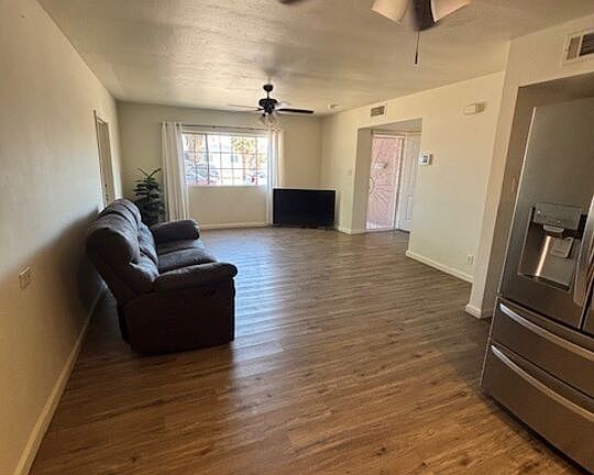 4th image of 616 Smoketree Dr