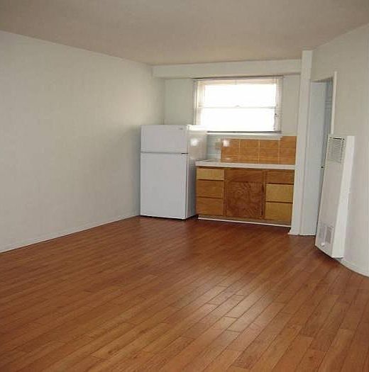 2nd image of 1737 N Sycamore Ave APT 113
