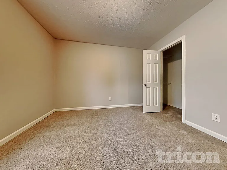 4702 Bullock Ln — Photo 12