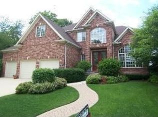 2590 Ginger Woods Dr, Aurora, IL 60502