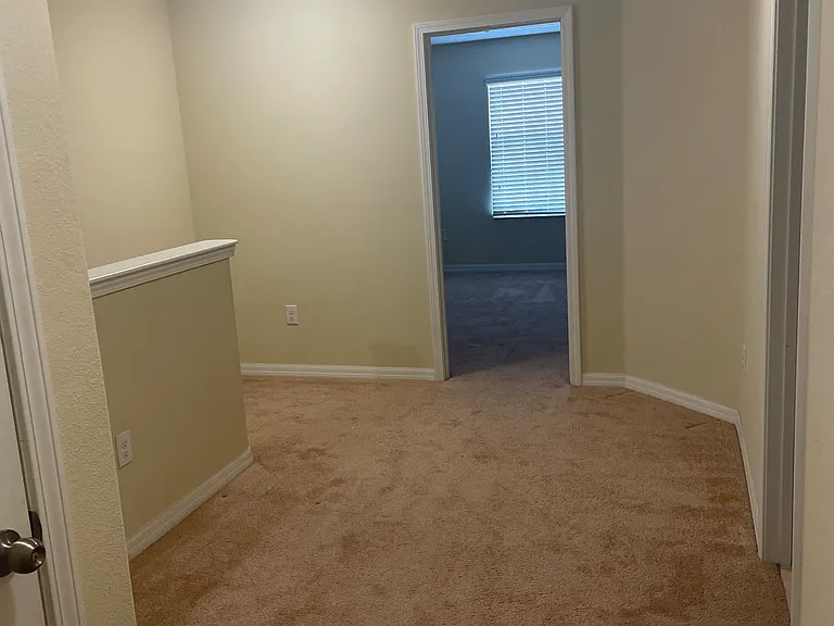2750 Hampton Green Ln — Photo 11