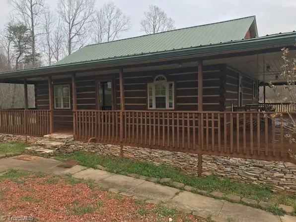 1065 Sunny Ridge Rd, Walnut Cove, NC 27052