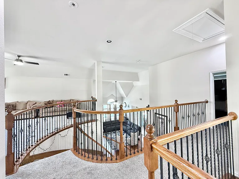 7430 Hidden Cove Ln — Photo 35