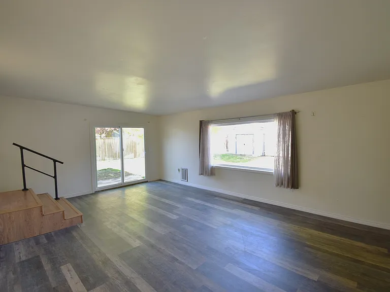 336 W Washington St — Photo 14