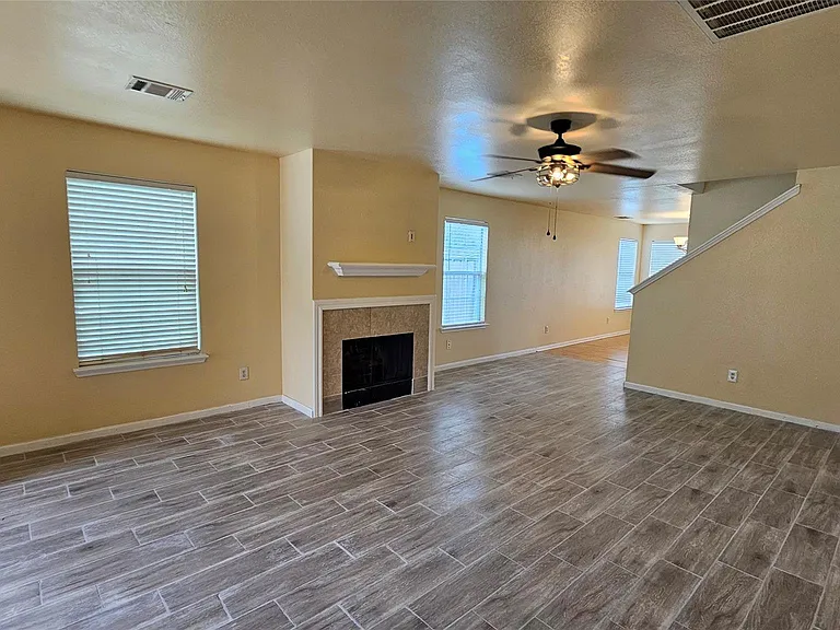 22135 Greengate Dr — Photo 3