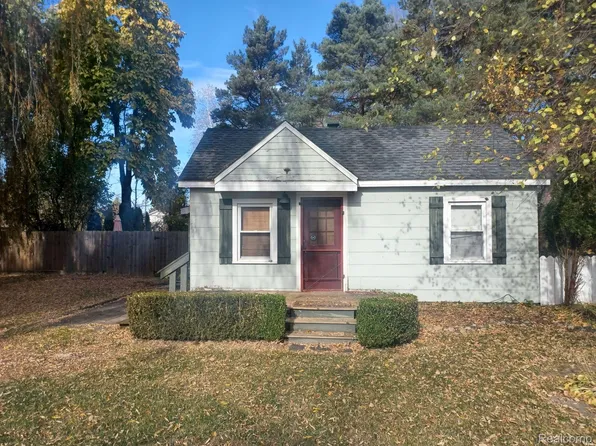 7109 Cedar Rd, Lexington, MI 48450