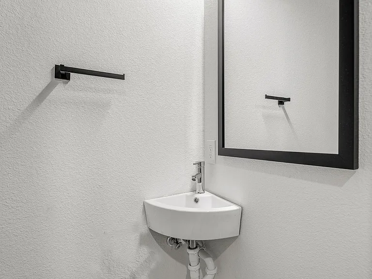 3010 Alpha Wolf Ct — Photo 22