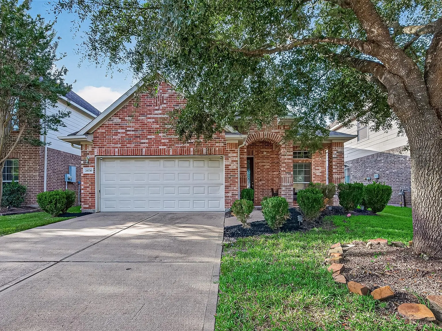 4 bed, 3.0 bath, 2351 sqft, $2,650 — Photo 1