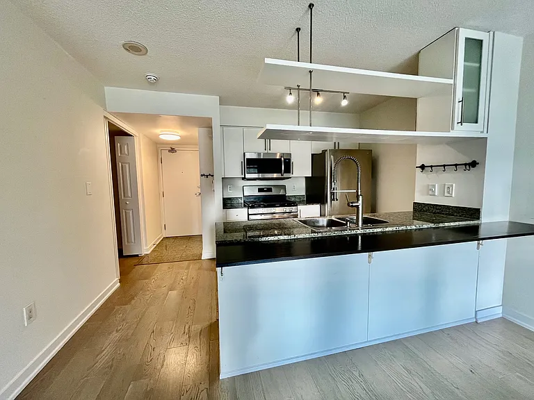 10 Navy Wharf Ct #608 — Photo 19