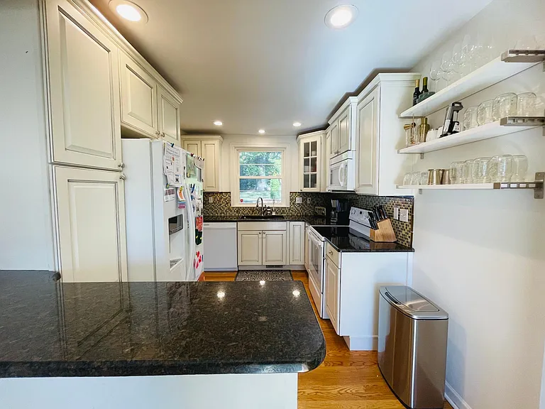 636 Hogan Rd — Photo 3