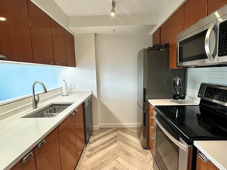 1288 Alberni St — Photo 9