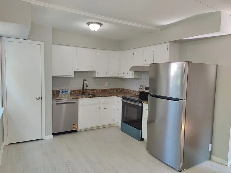 8120 Larkin Ln — Photo 5