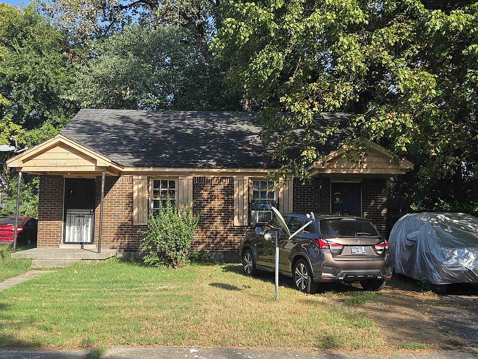1st image of 690 Barrett Pl