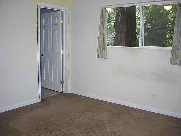 5th image of 15275 Fern Ave