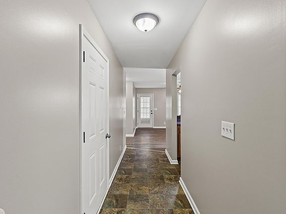 3rd image of 425 Shropshire Ave