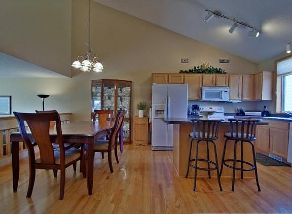 4th image of 653 35th St W
