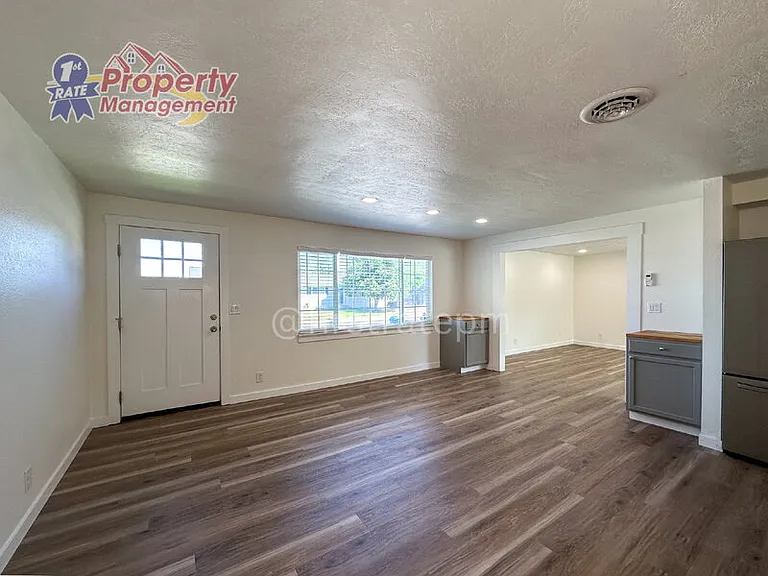 7703 S Mistyglen Ave — Photo 3