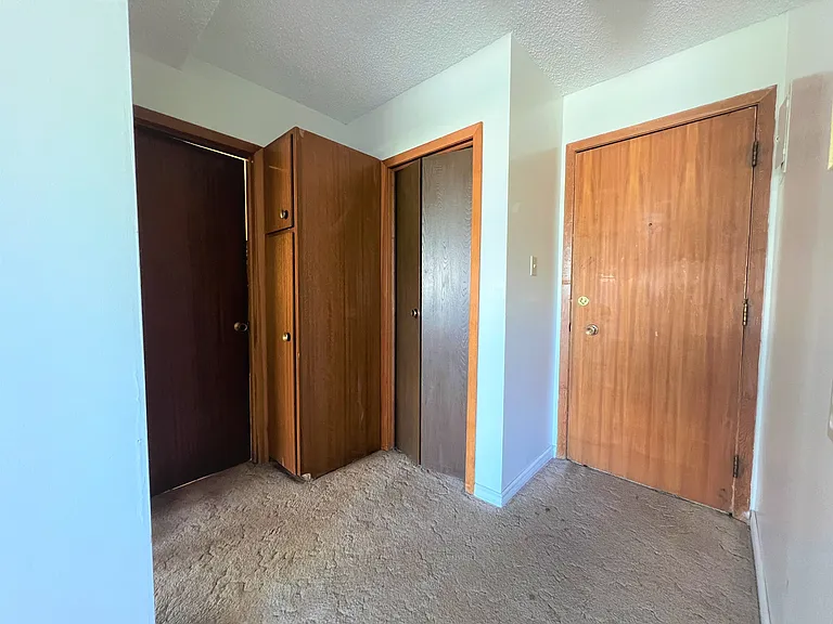2249 Cornwall St — Photo 15