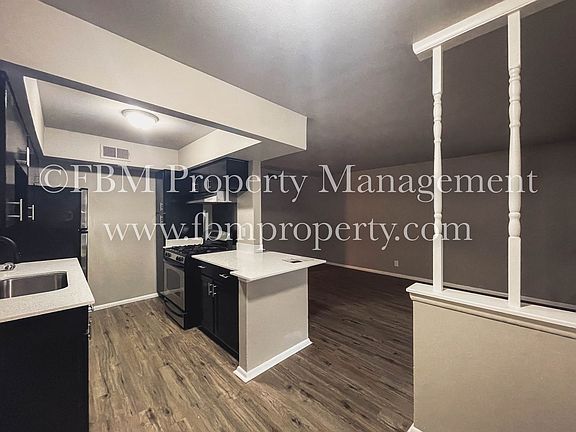 5th image of 518 N Rogers St #207