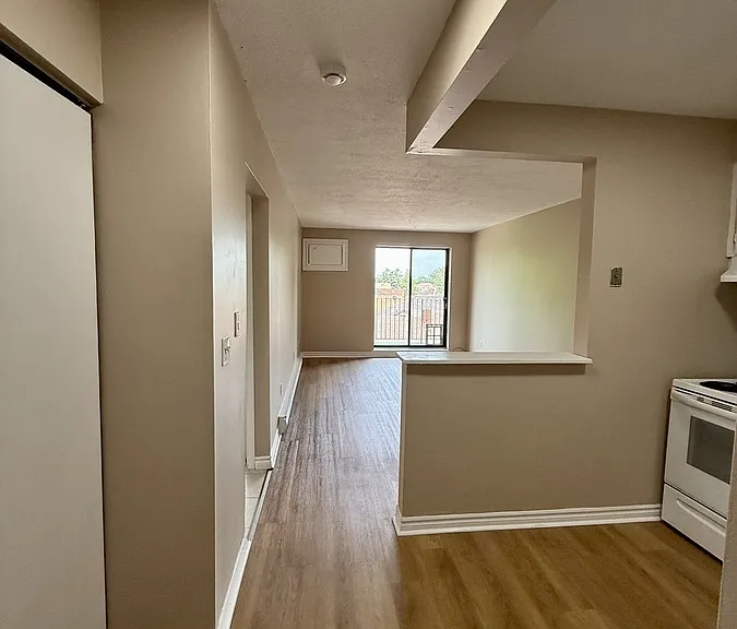 1191 Lillian Ave #404 — Photo 2