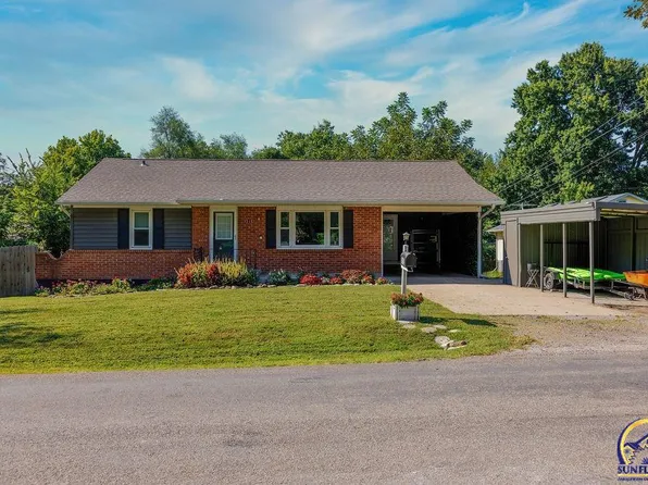115 E 3rd St, Holton, KS 66436
