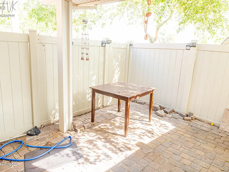 2162 W Scully Dr — Photo 33