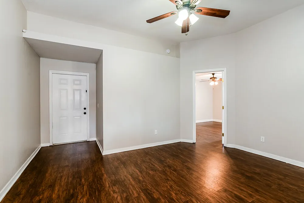 3 bed, 2.0 bath, 1323 sqft, $1,850 — Photo 4