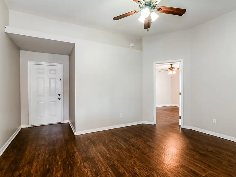 205 Madalyn Ct — Photo 4