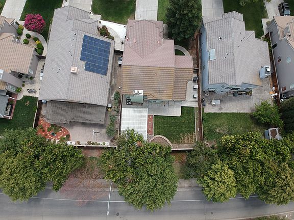 3rd image of 531 Sir Lancelot Dr