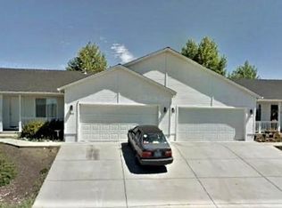 738-740 W Crystal Dr, Eagle Pt, OR 97524