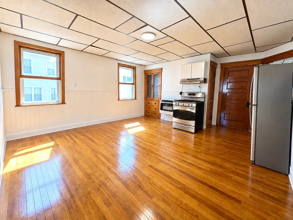 16 Plantation St #2