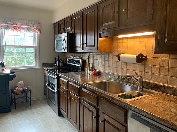 2nd image of 6619 Old Barn Cir