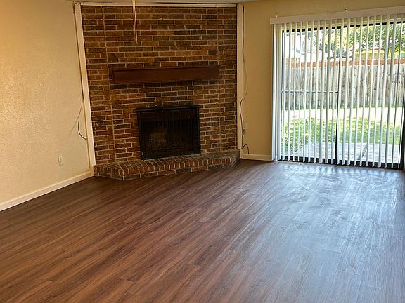 2nd image of 1918 Whiteoak Dr