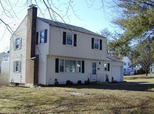 88 Overbrook Rd, West Hartford, CT 06107