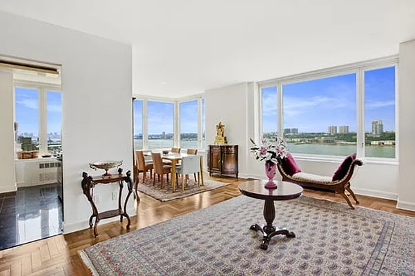 Sold by Nest Seekers International | media 10