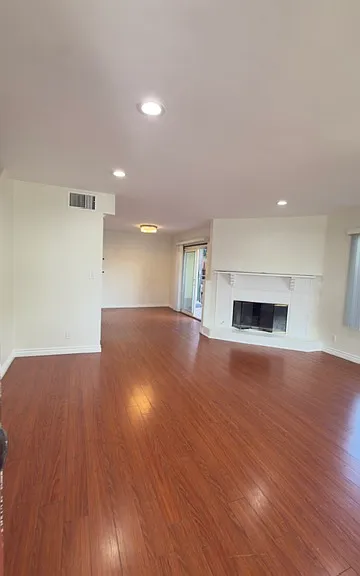 717 W Milford St #101 — Photo 9
