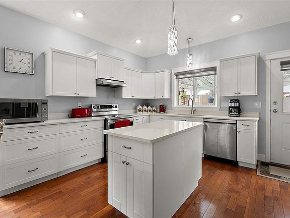 3rd image of 3085 Sherman Rd #4